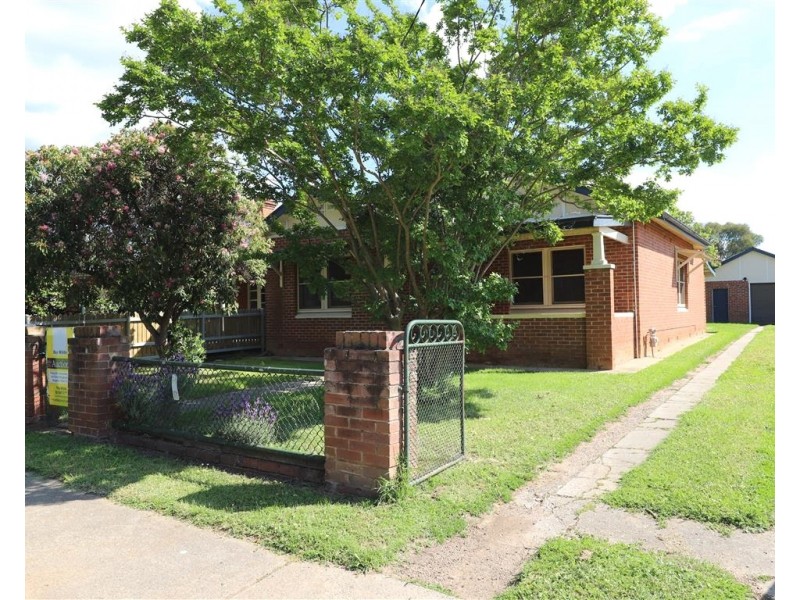 99 Fitzroy Street, Tumut NSW 2720