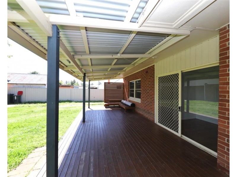 99 Fitzroy Street, Tumut NSW 2720