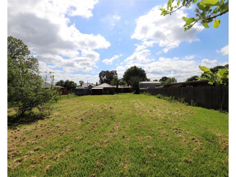 99 Fitzroy Street, Tumut NSW 2720