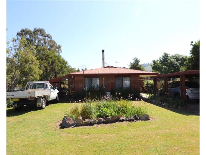 62 Lockhart Street, Adelong NSW 2729