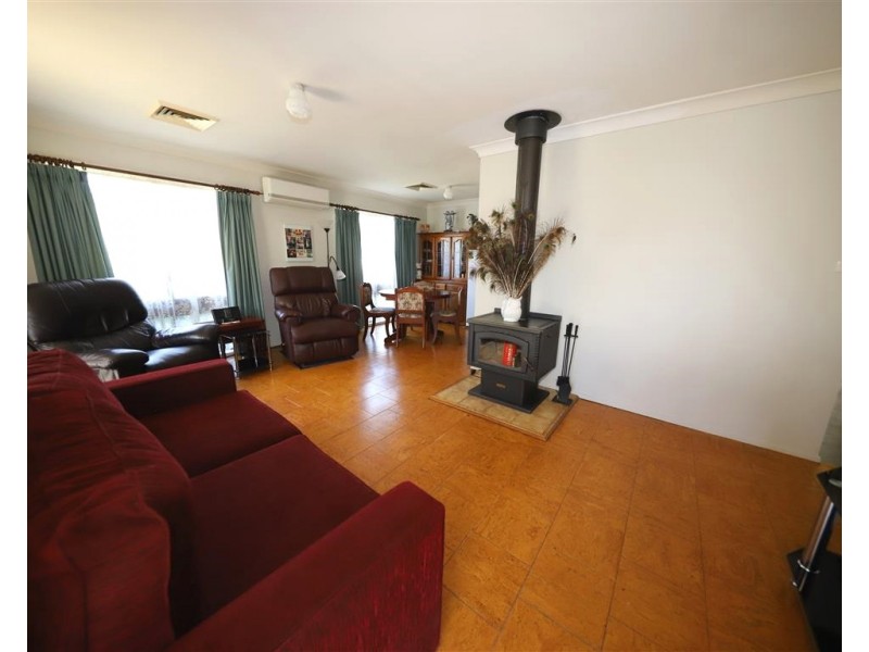 62 Lockhart Street, Adelong NSW 2729