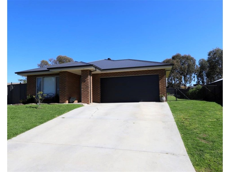 37 Bundara Cres, Tumut NSW 2720
