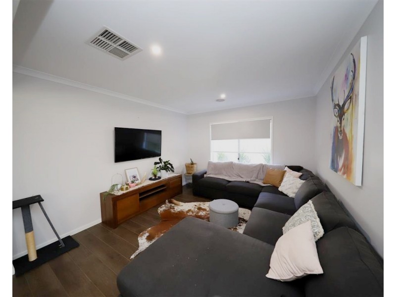 37 Bundara Cres, Tumut NSW 2720