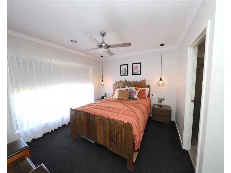 37 Bundara Cres, Tumut NSW 2720