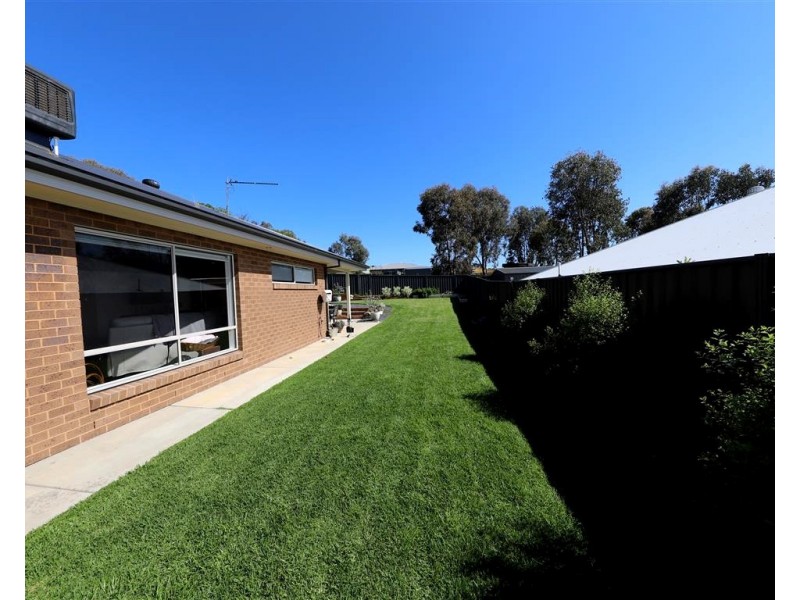 37 Bundara Cres, Tumut NSW 2720