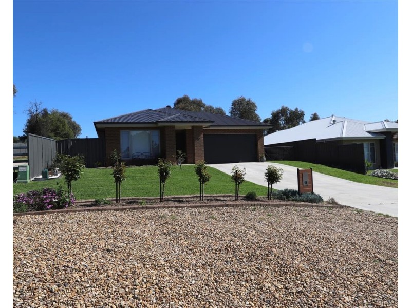 37 Bundara Cres, Tumut NSW 2720
