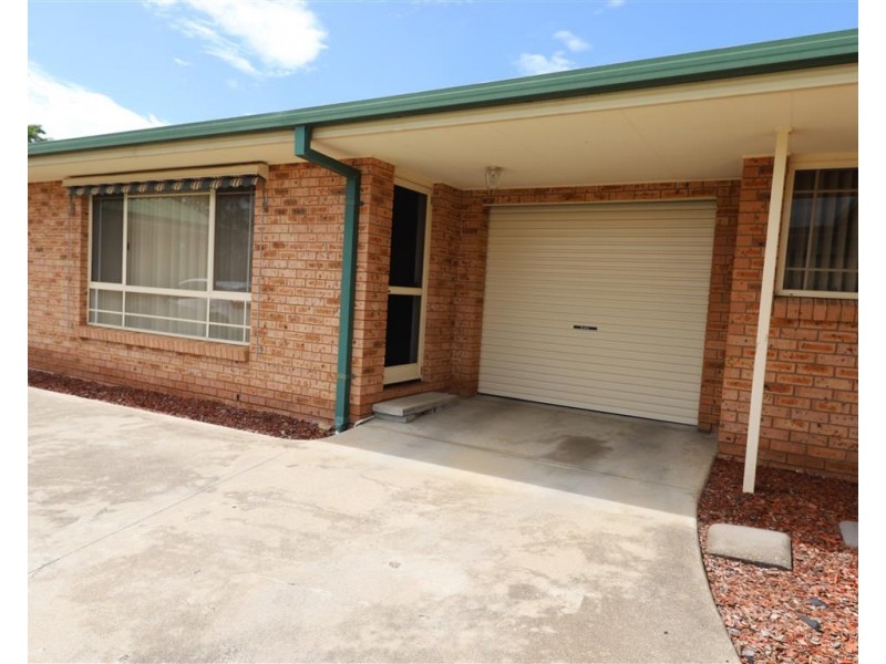 2/6 Mangaroo Avenue, Tumut NSW 2720