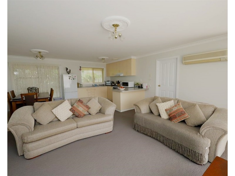 2/6 Mangaroo Avenue, Tumut NSW 2720