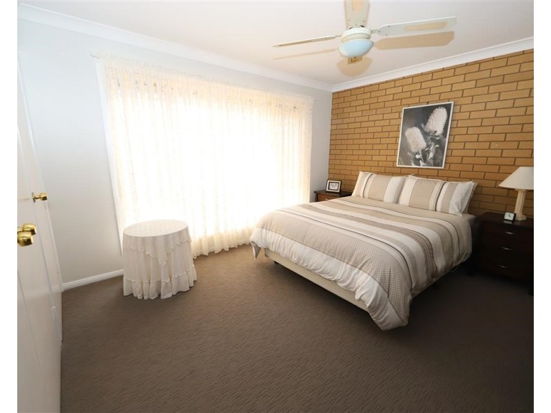 2/6 Mangaroo Avenue, Tumut NSW 2720