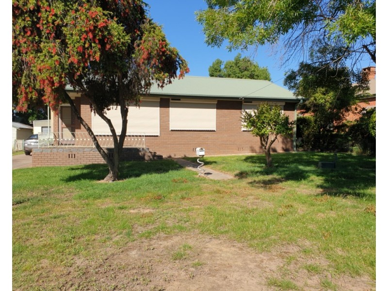 100 Lambie Street, Tumut NSW 2720