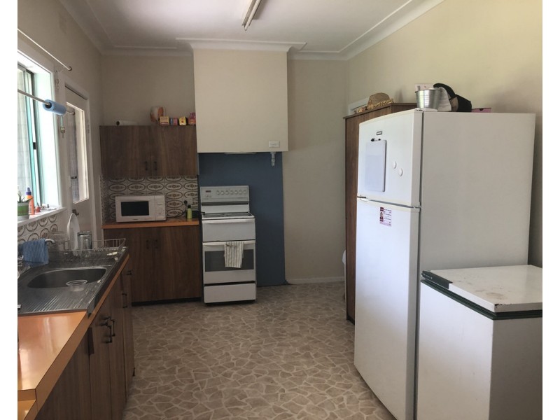 100 Lambie Street, Tumut NSW 2720