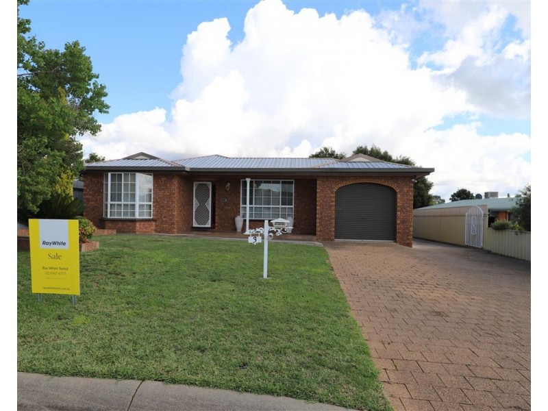 3 Hume Place, Tumut NSW 2720