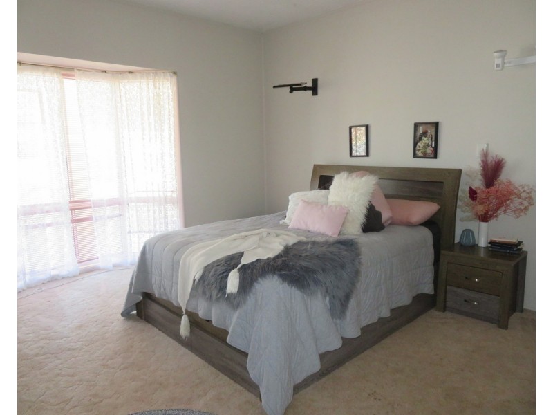 12 Mount Street, Gundagai NSW 2722