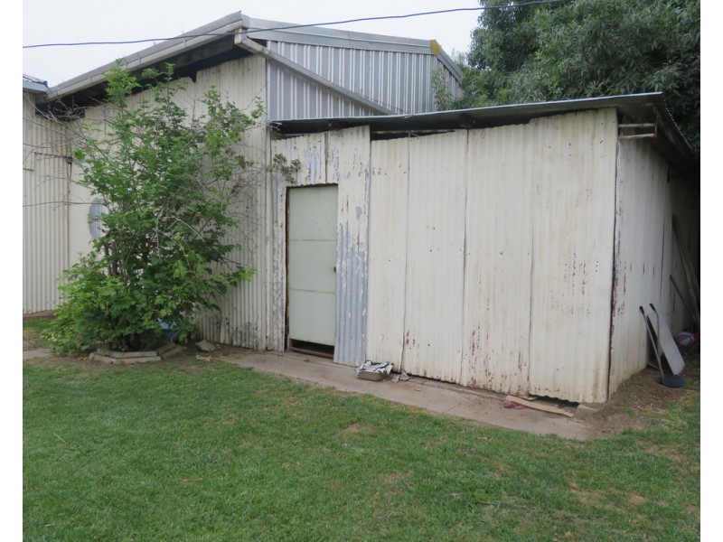 32 West Street, Gundagai NSW 2722