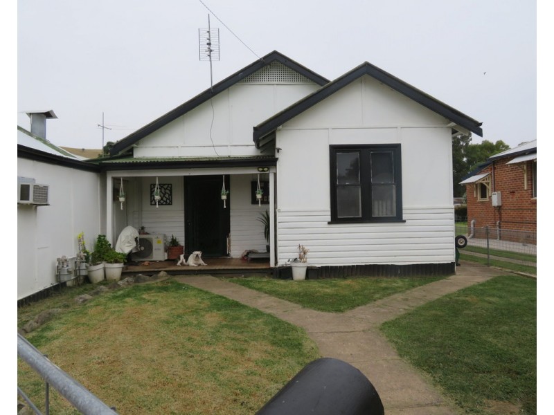 32 West Street, Gundagai NSW 2722
