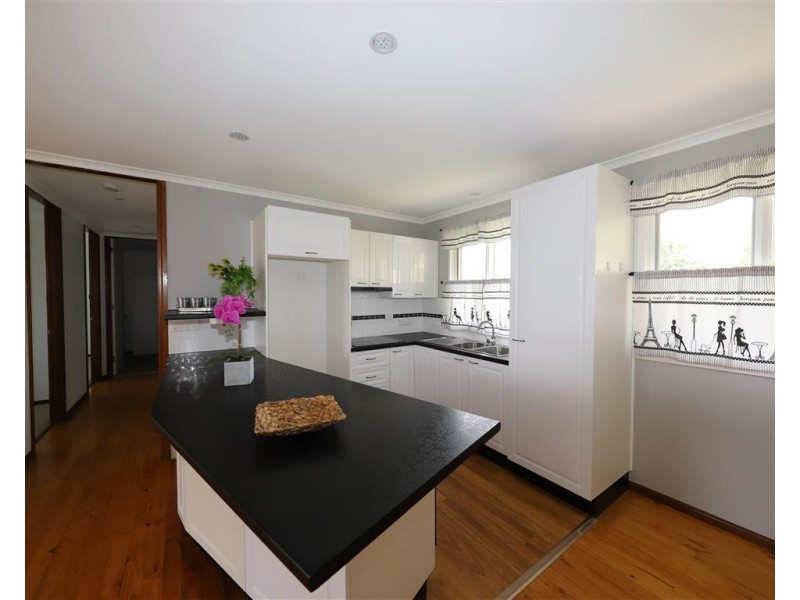 9 Mountain Avenue, Batlow NSW 2730