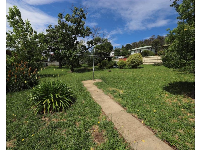 9 Mountain Avenue, Batlow NSW 2730
