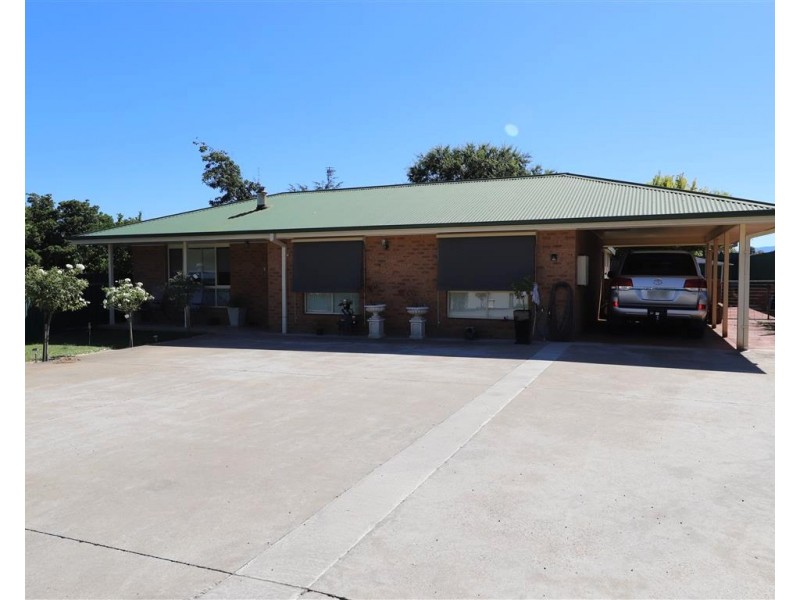 156 Fitzroy Street, Tumut NSW 2720