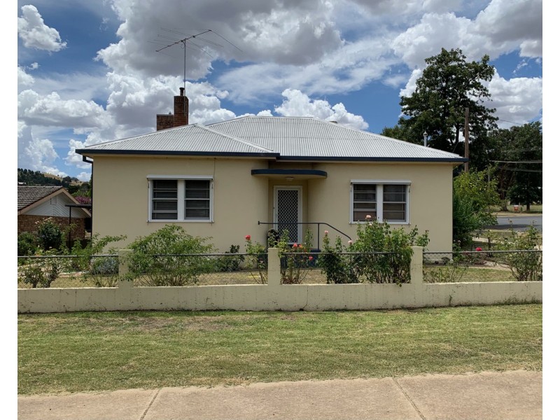147 Hanley Street, Gundagai NSW 2722