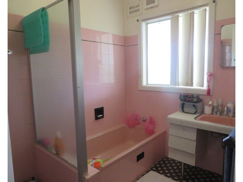 22 Tor Street, Gundagai NSW 2722