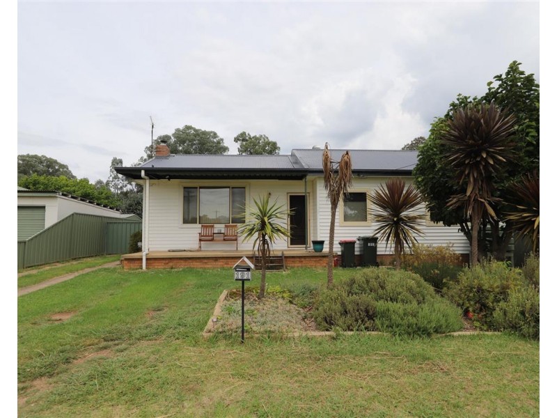 191 Simpson Street, Tumut NSW 2720