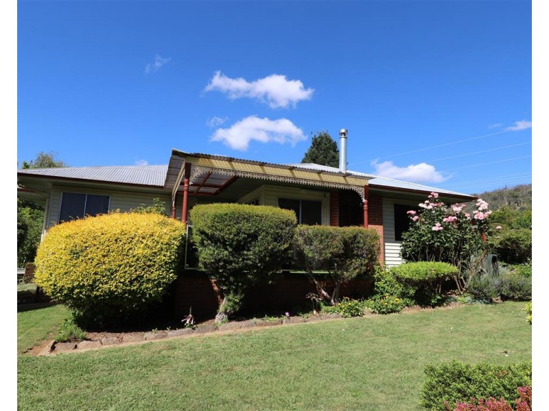 1 Banksia Avenue, Batlow NSW 2730