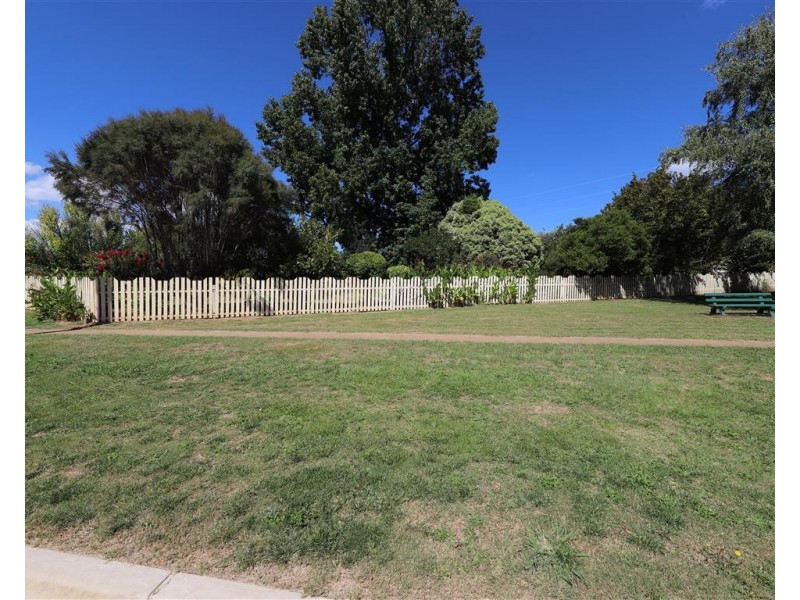 1 Banksia Avenue, Batlow NSW 2730