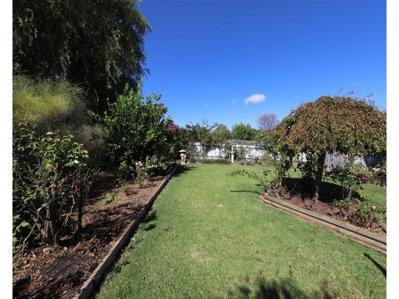 15 Tumut Street, Adelong NSW 2729