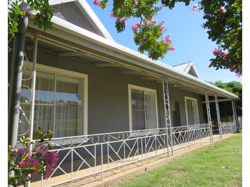 49 Mount Street, Gundagai NSW 2722