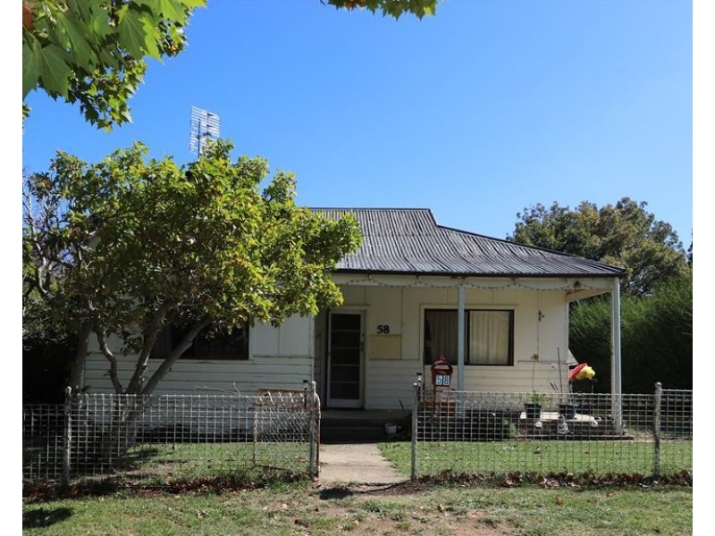 2 Gilmore Street (58 Selwyn Street), Adelong NSW 2729