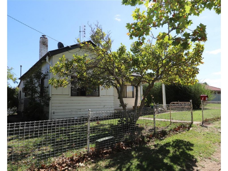 2 Gilmore Street (58 Selwyn Street), Adelong NSW 2729