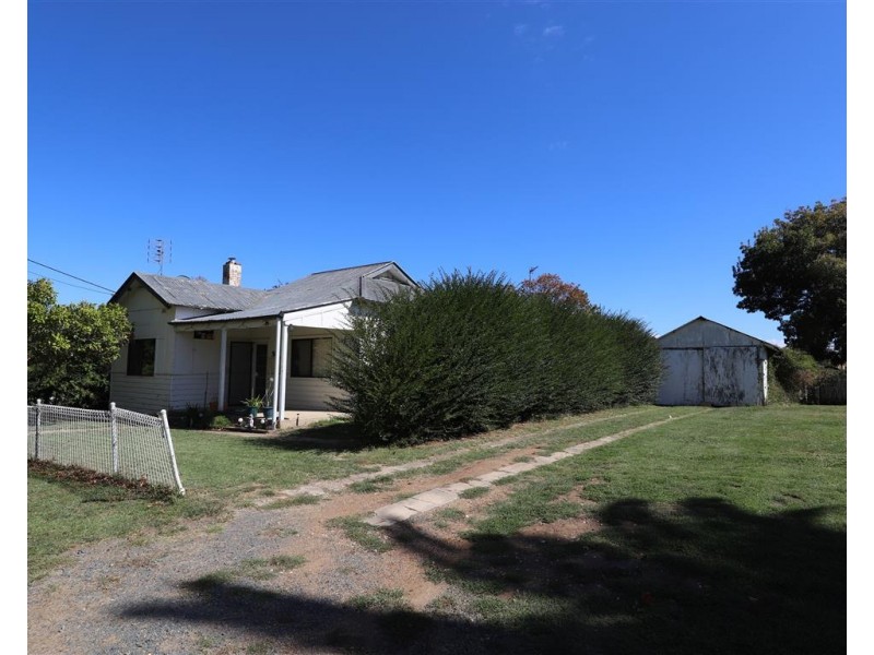 2 Gilmore Street (58 Selwyn Street), Adelong NSW 2729