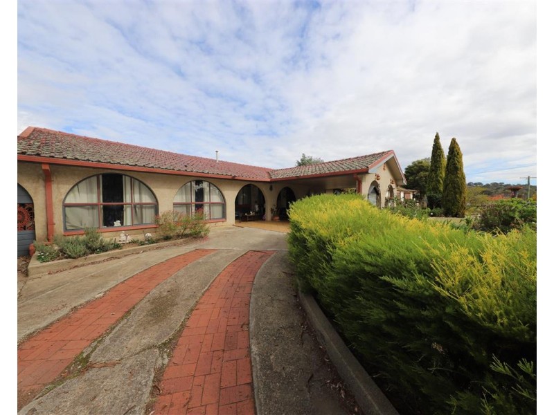 8 Shelley Street, Tumut NSW 2720