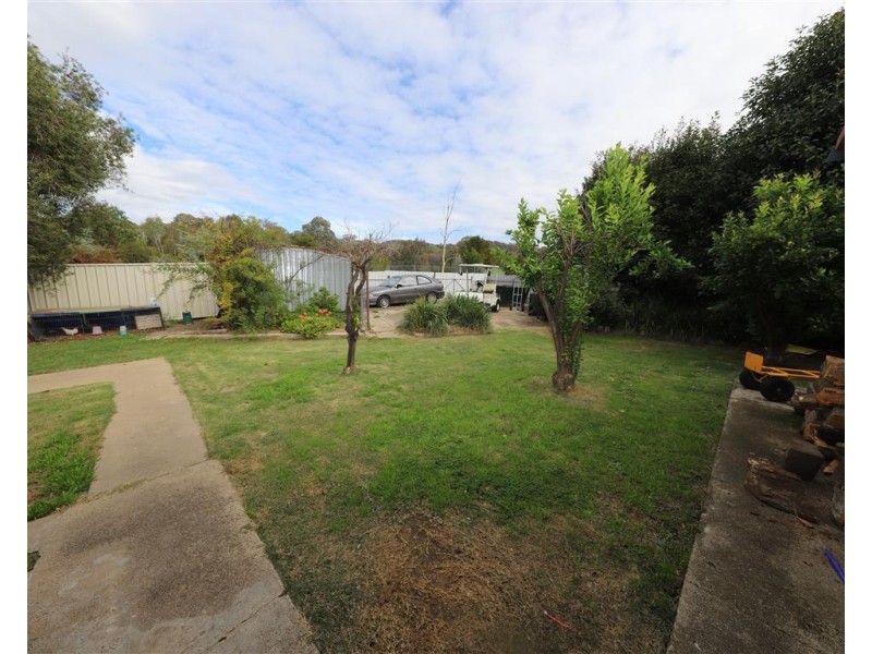 8 Shelley Street, Tumut NSW 2720