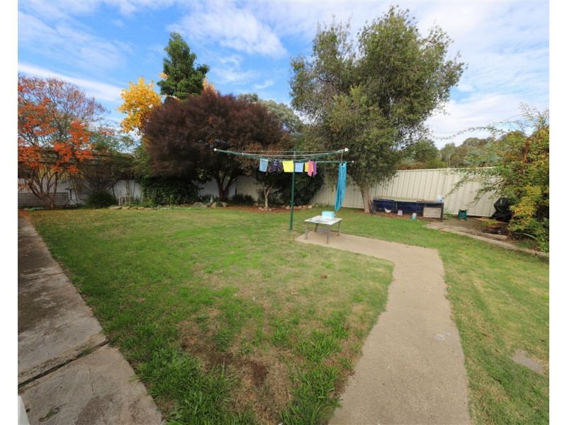 8 Shelley Street, Tumut NSW 2720