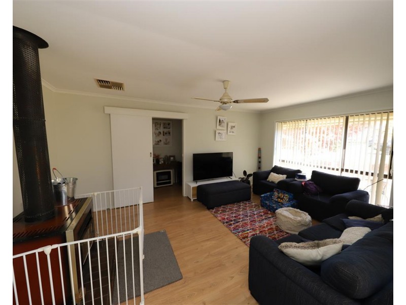 8 Gadara Place, Tumut NSW 2720