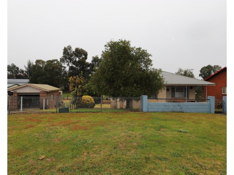 21 Sydney Street, Tumut NSW 2720