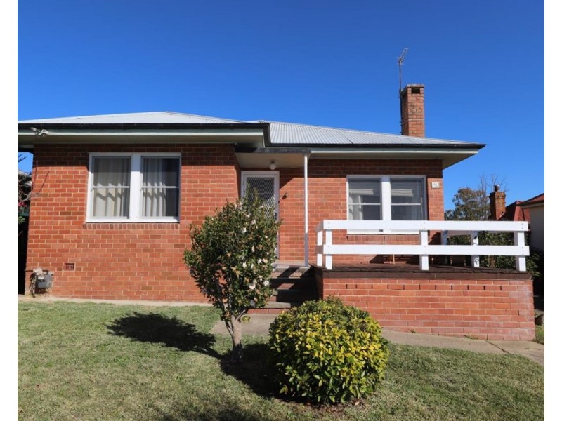 93 Capper Street, Tumut NSW 2720