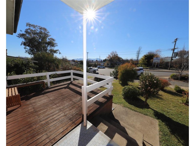 93 Capper Street, Tumut NSW 2720