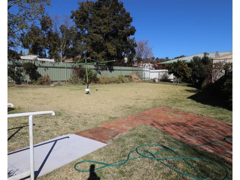 93 Capper Street, Tumut NSW 2720