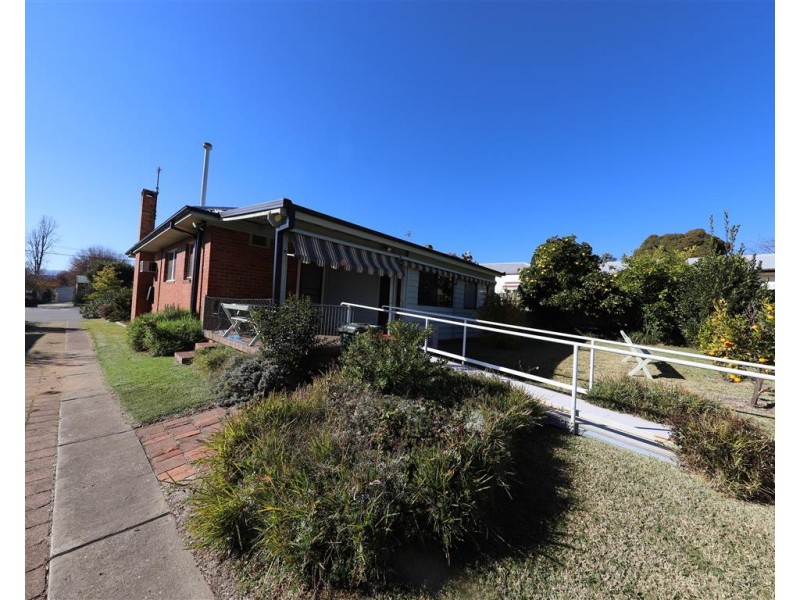93 Capper Street, Tumut NSW 2720