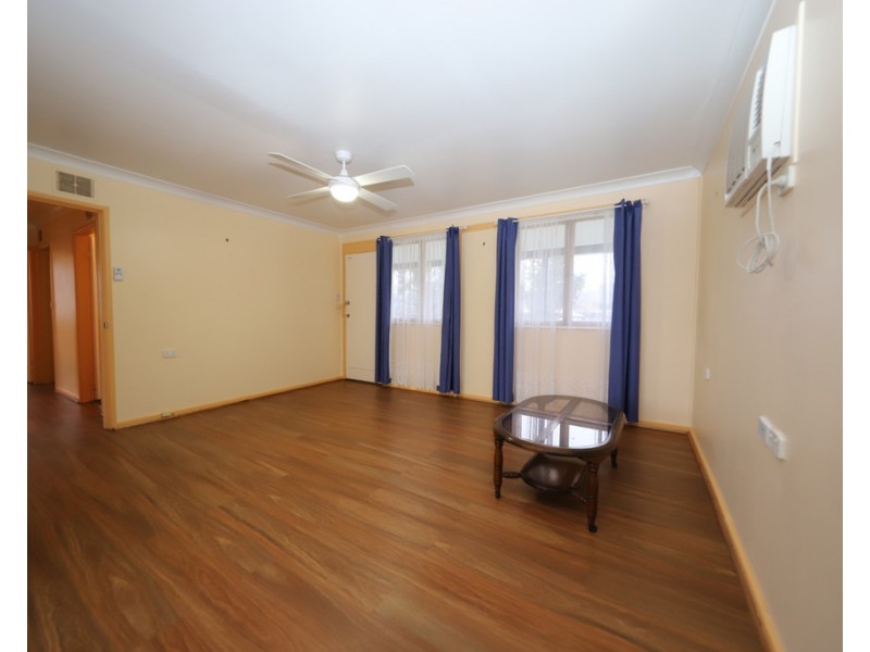 11 Hudson Street, Tumut NSW 2720