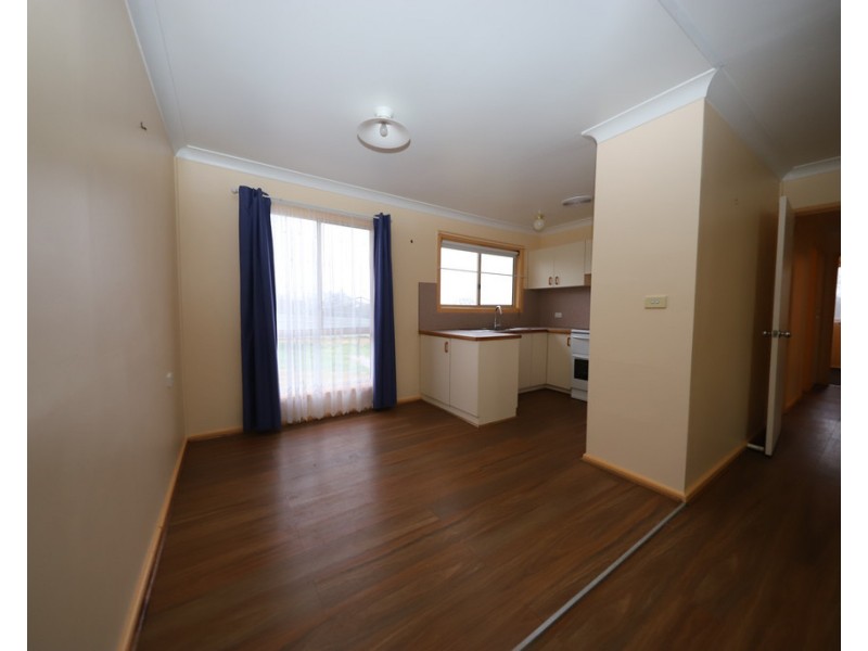 11 Hudson Street, Tumut NSW 2720