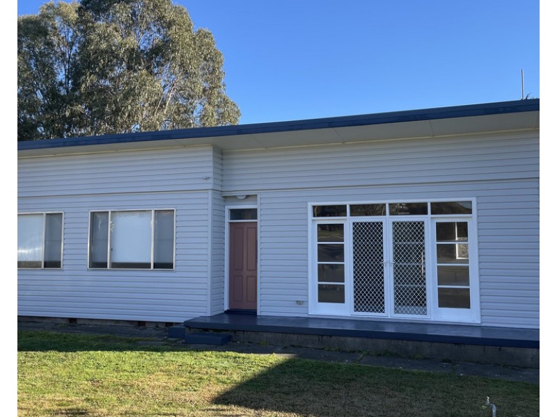15 Colwell Street, Tumut NSW 2720