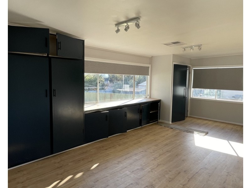 15 Colwell Street, Tumut NSW 2720