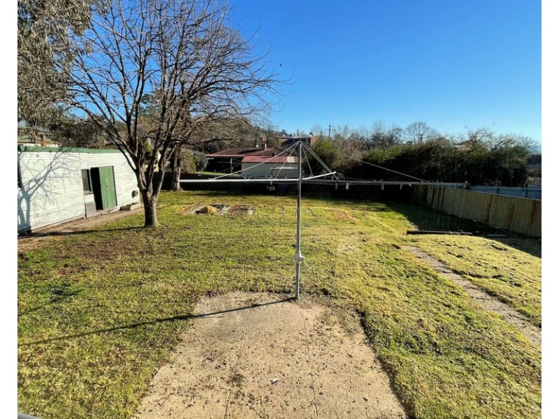 15 Colwell Street, Tumut NSW 2720