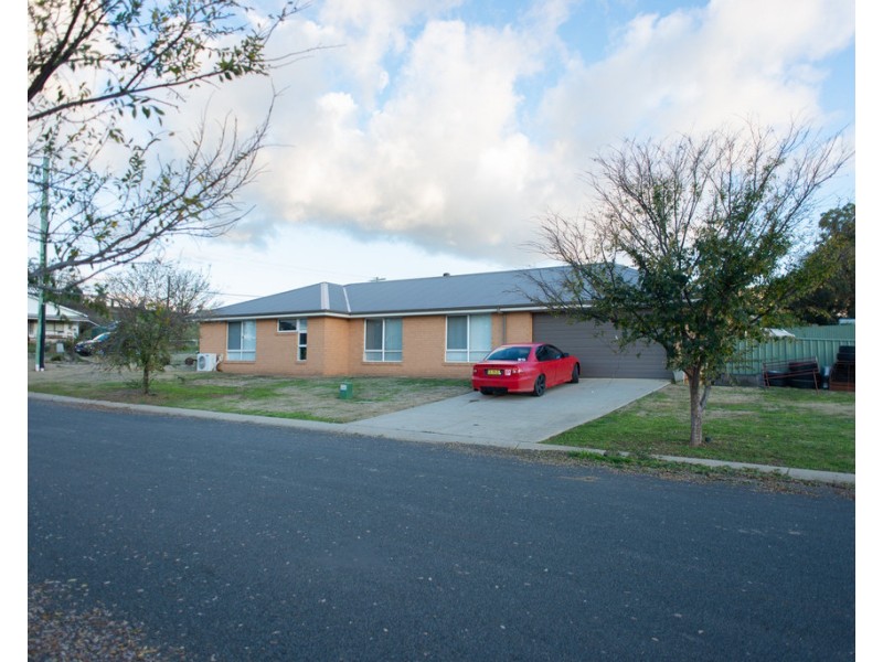 37 Lawson Drive, Gundagai NSW 2722