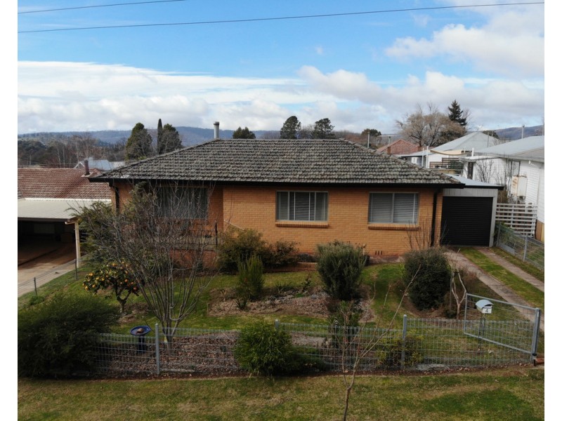 4 Crofton Avenue, Batlow NSW 2730