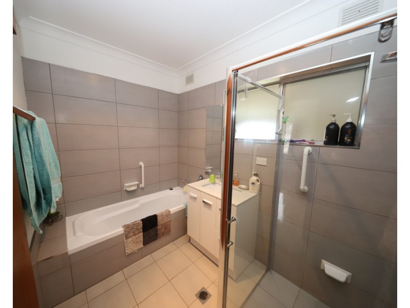 4 Crofton Avenue, Batlow NSW 2730