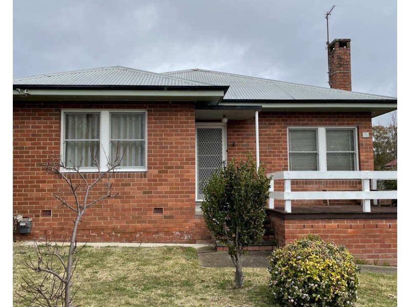 93 Capper Street, Tumut NSW 2720